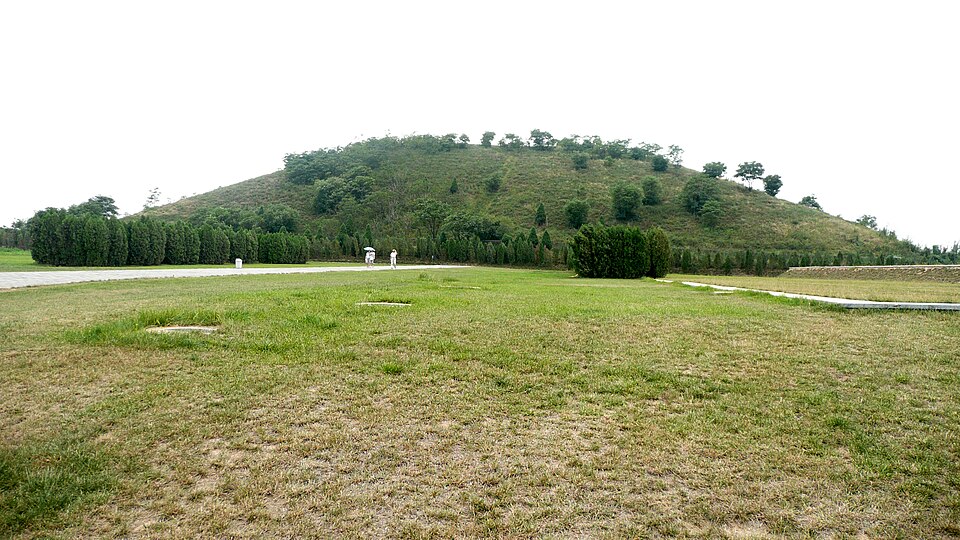 Han Jing Di Yang Ling Nan Que Men Ruins