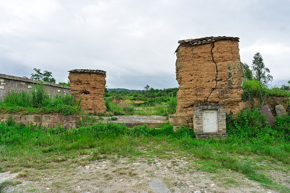 Xiaoweigeng Dadongmen Ruins