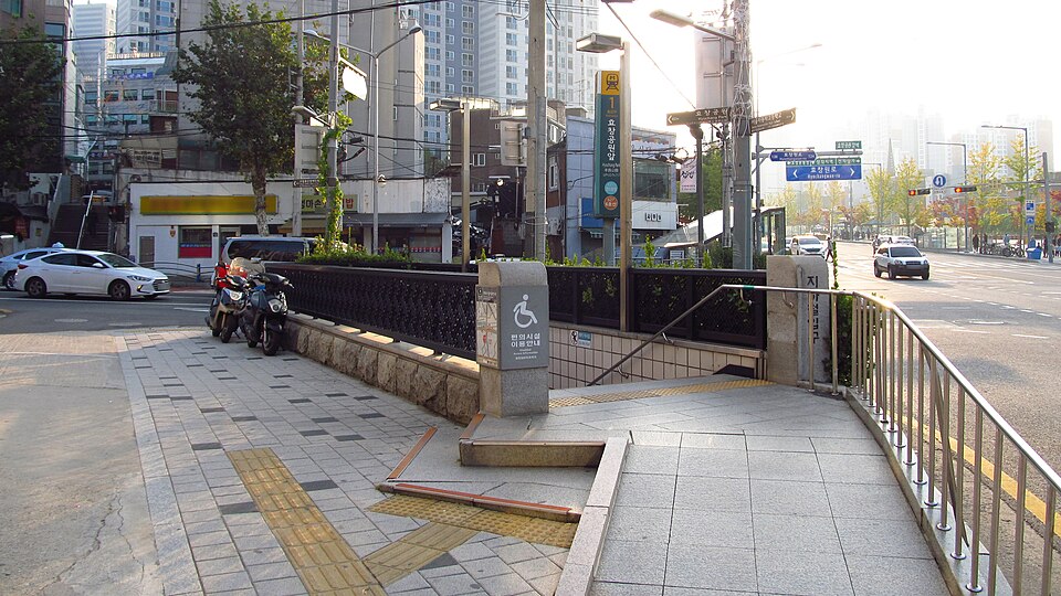 Hyochang Park